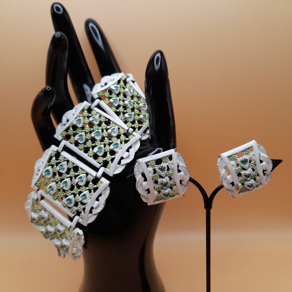 Vintage White Green Enamel Jewelry: Bracelet Clip Earrings, Mid-Century Jewelry - Picture 2 of 10
